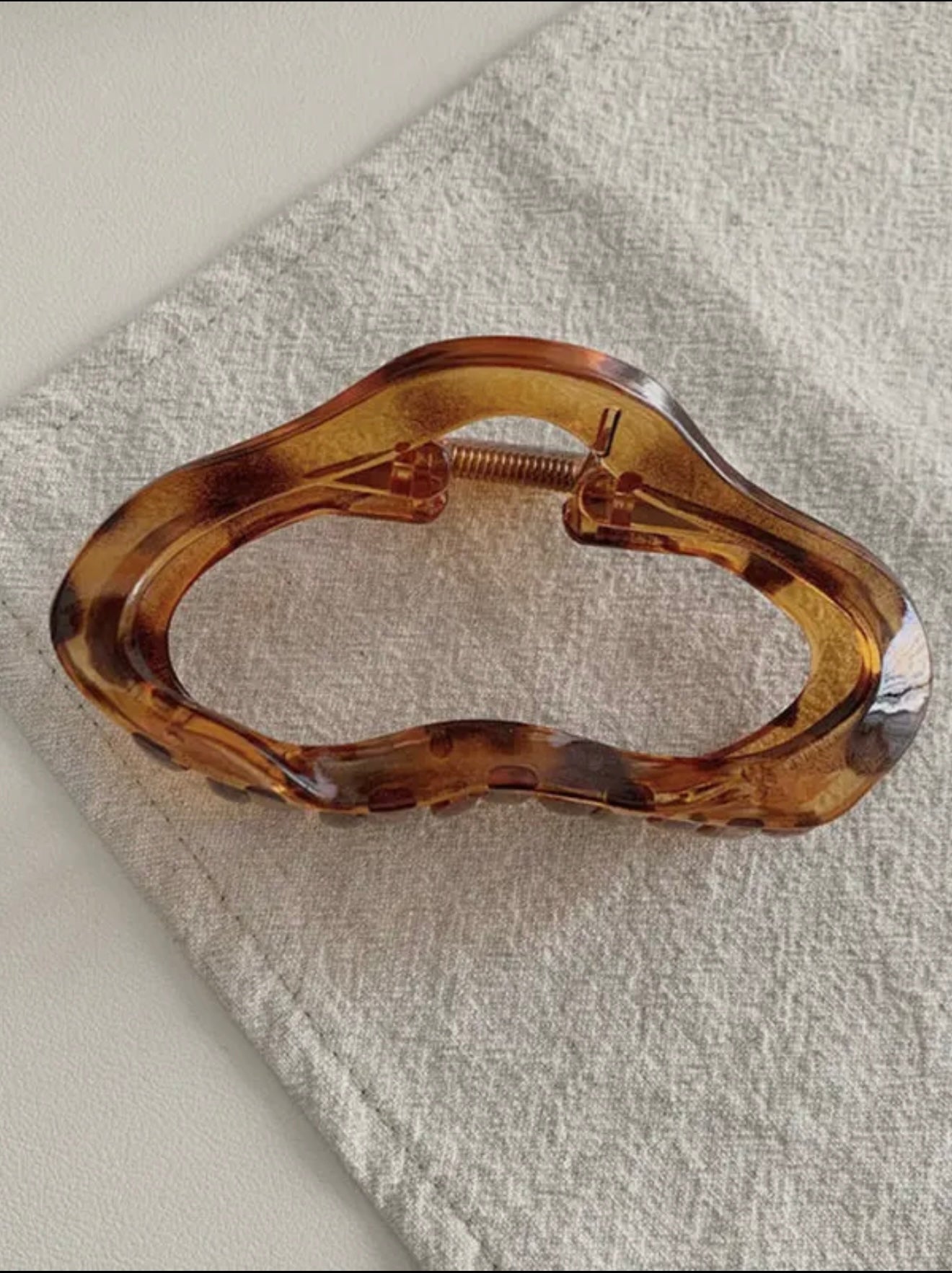 Lune Curve Clip